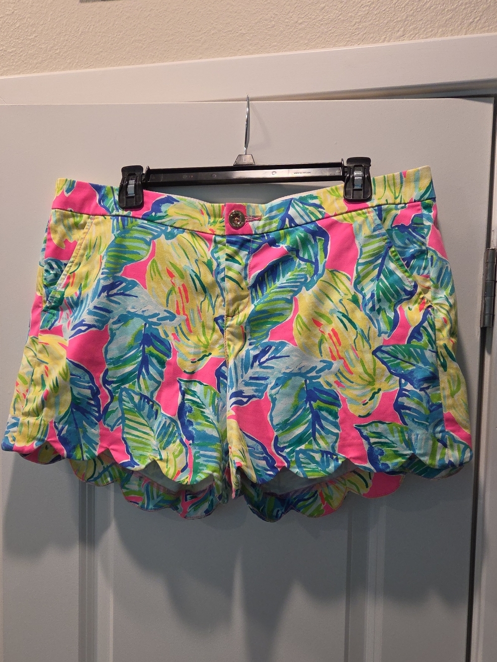 Lilly Pulitzer- Women’s Tropical Leaf Buttercup Shorts-Size 12